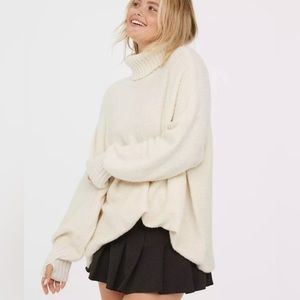 OFFLINE BY AERIE CHILLSIDE OVERSIZED TURTLENECK SWEATER CREAM SIZE S